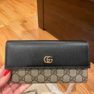 Gucci Black and Brown Wallet
